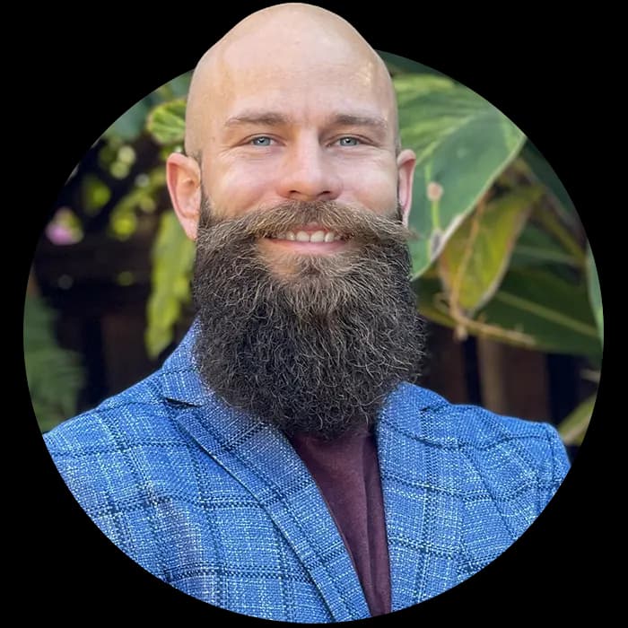 A headshot of Justin Wallace